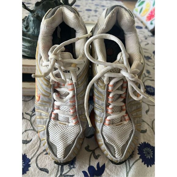 Nike Women’s Shox Orange and White Size 8- 39 - Picture 1 of 13